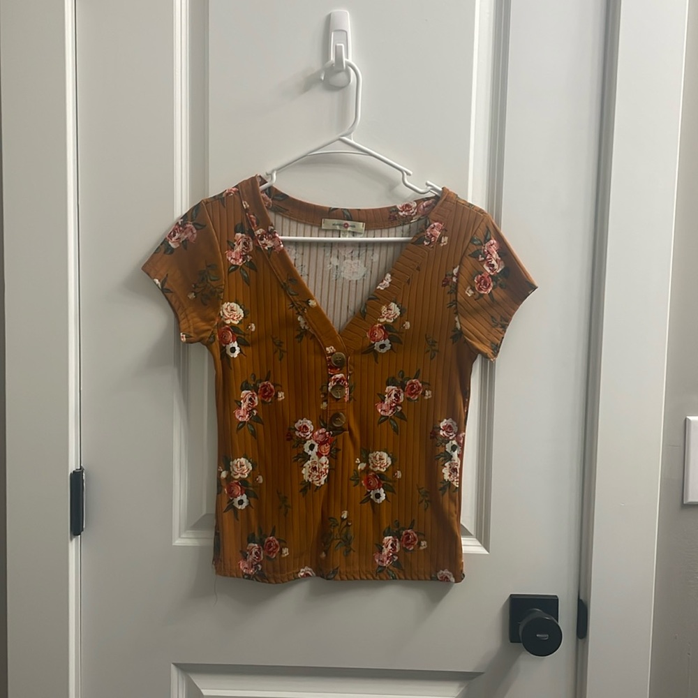 Burnt orange tee shirt